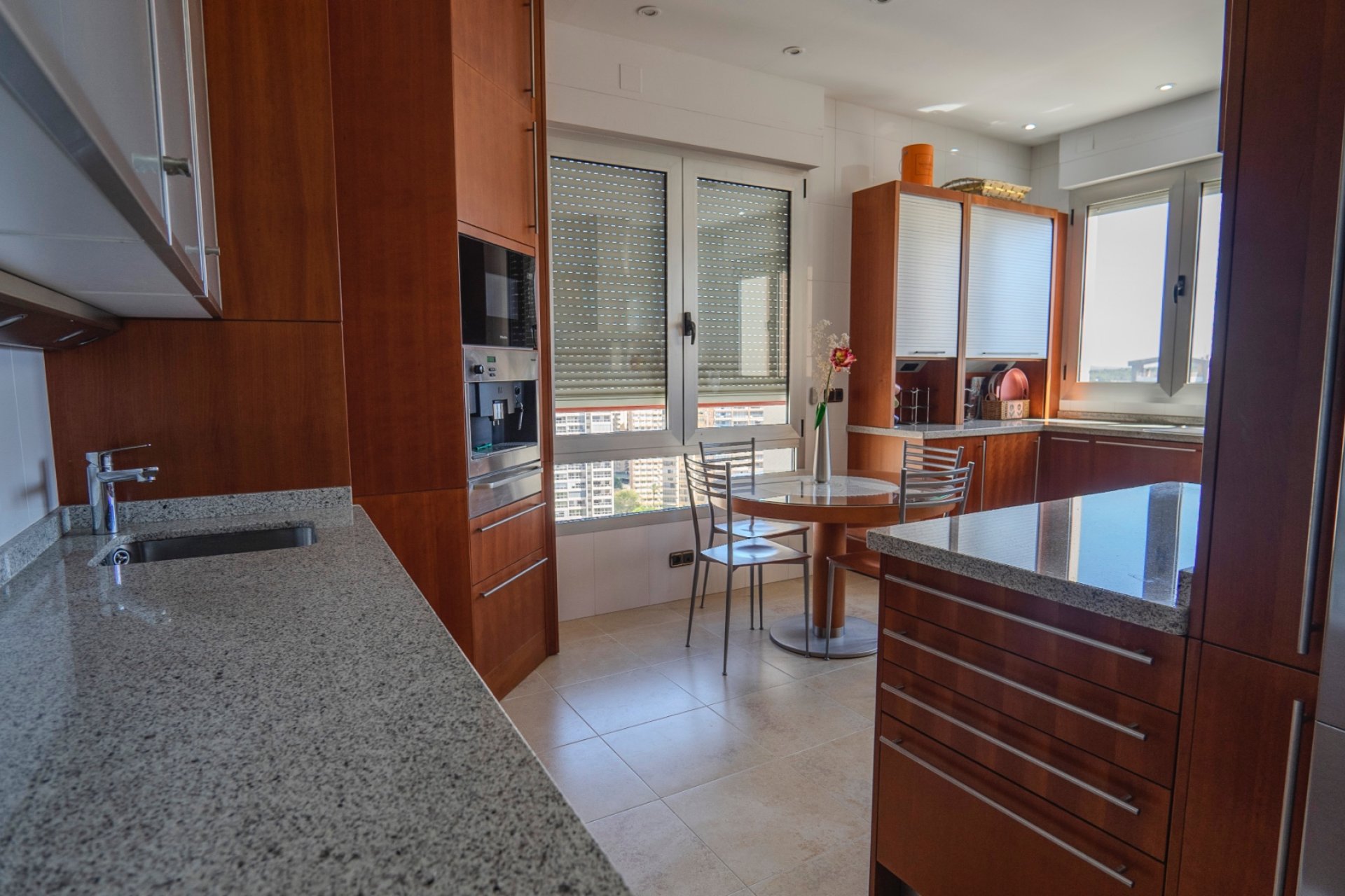 Revente - Apartment -
Benidorm