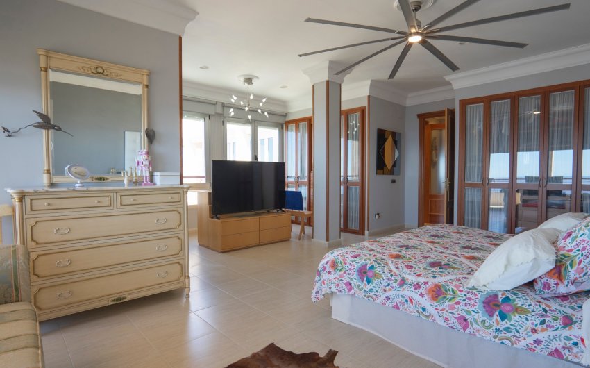 Revente - Apartment -
Benidorm