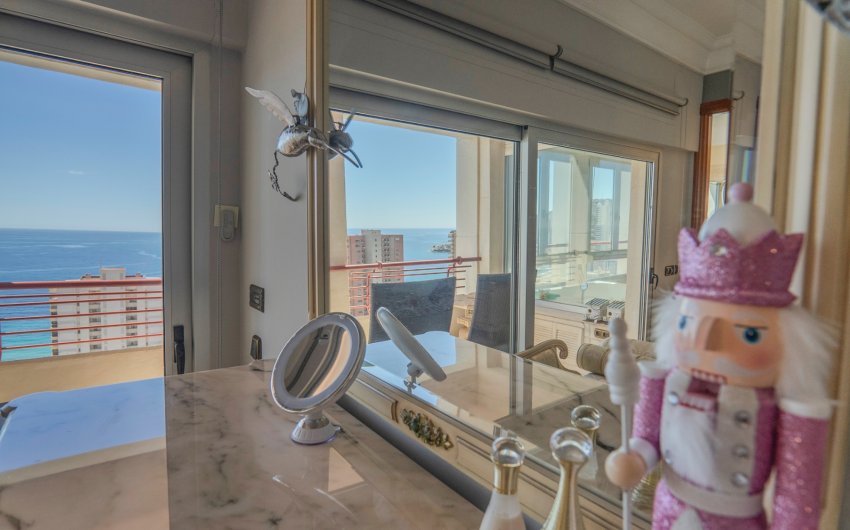 Revente - Apartment -
Benidorm