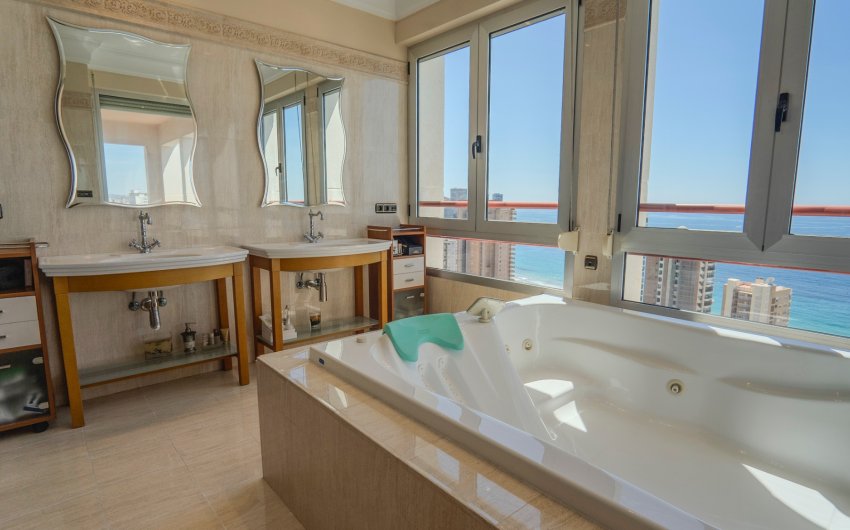 Revente - Apartment -
Benidorm