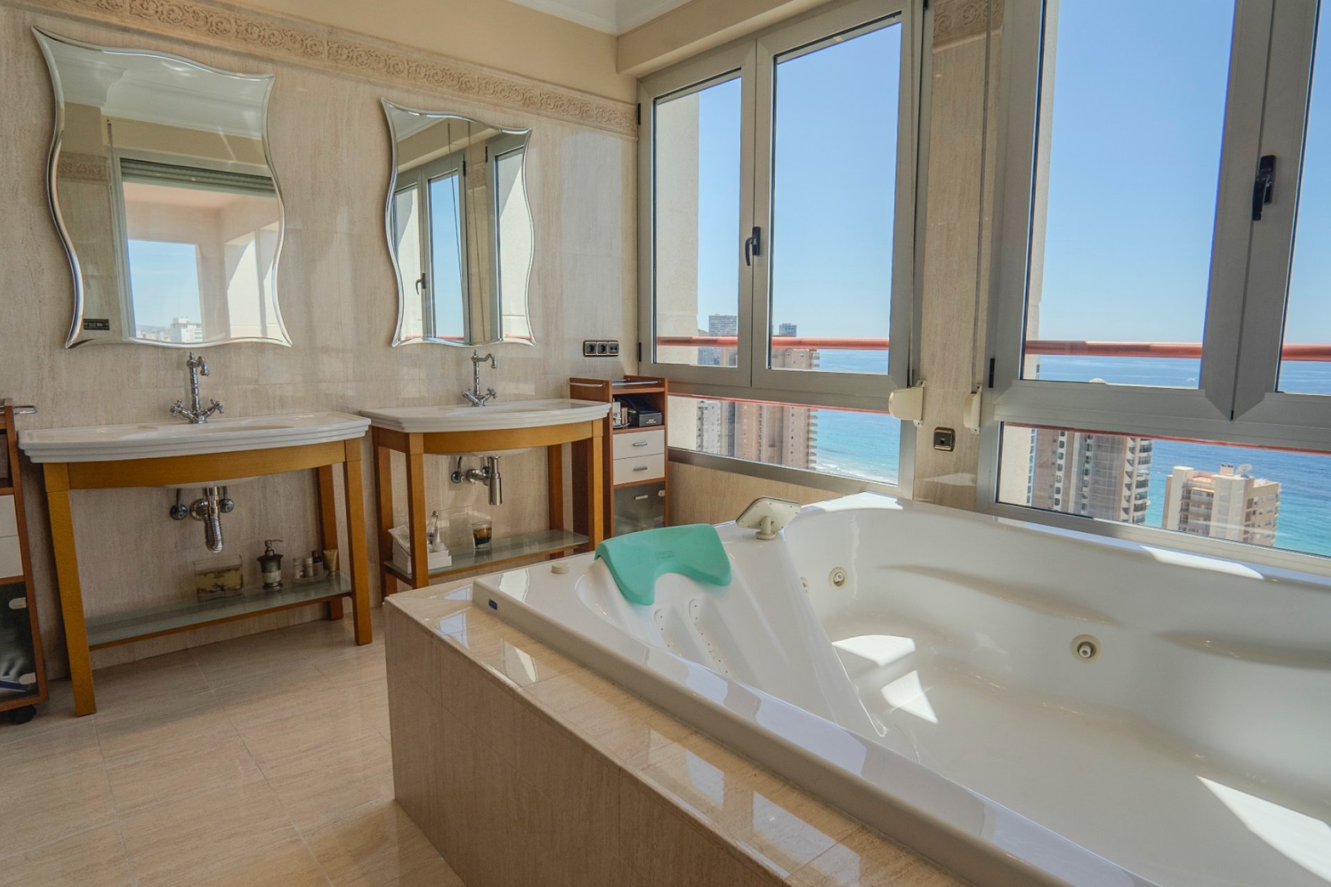 Revente - Apartment -
Benidorm