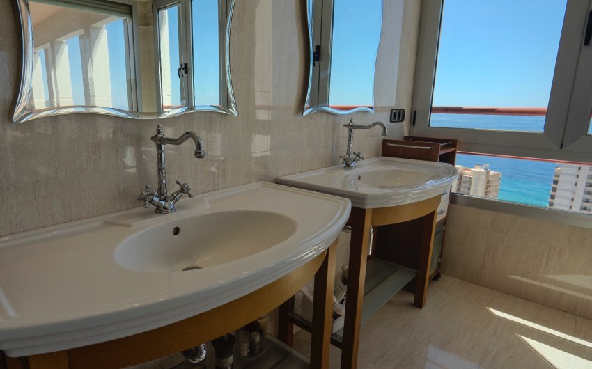 Revente - Apartment -
Benidorm