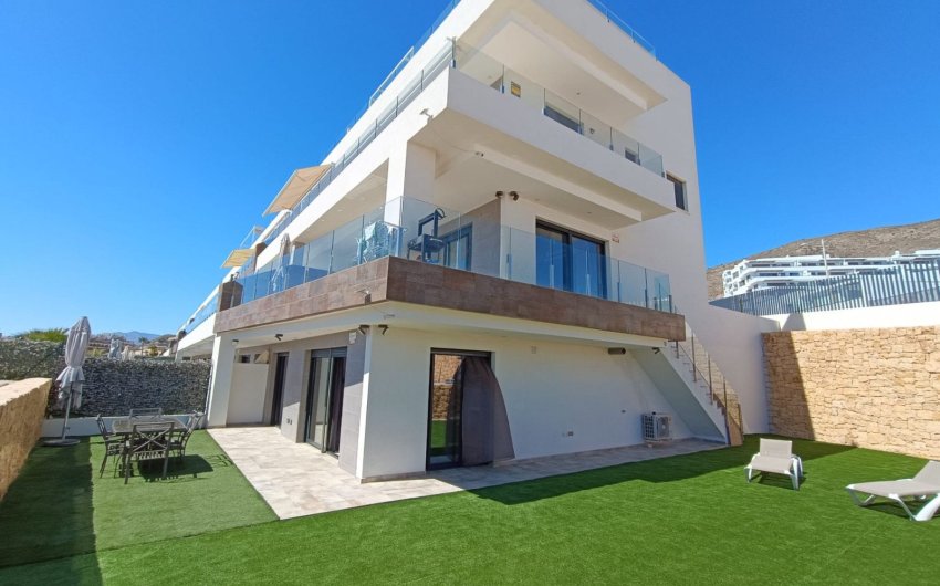 Revente - Apartment -
Finestrat