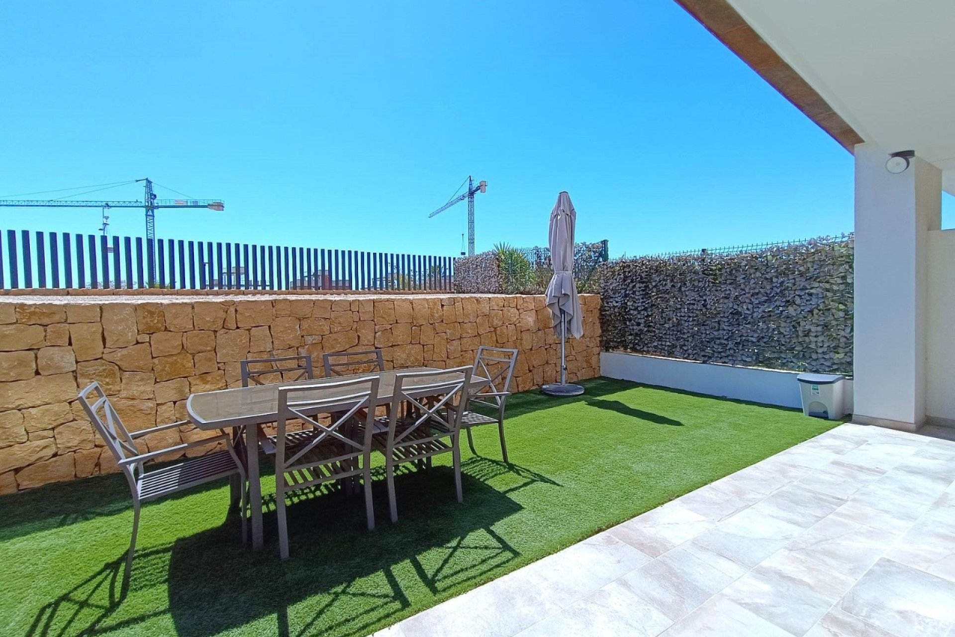 Revente - Apartment -
Finestrat