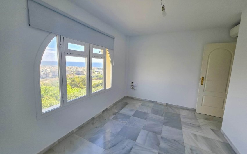 Revente - Apartment -
La Duquesa - Costa del Sol