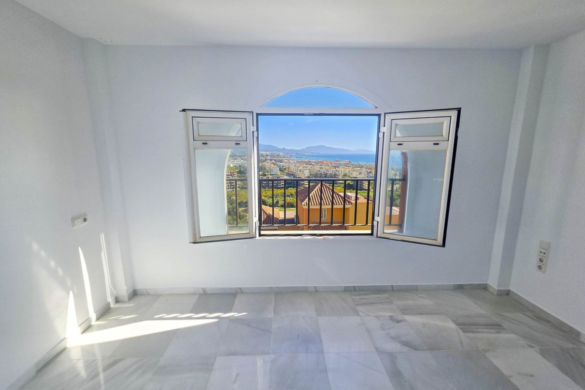 Revente - Apartment -
La Duquesa - Costa del Sol