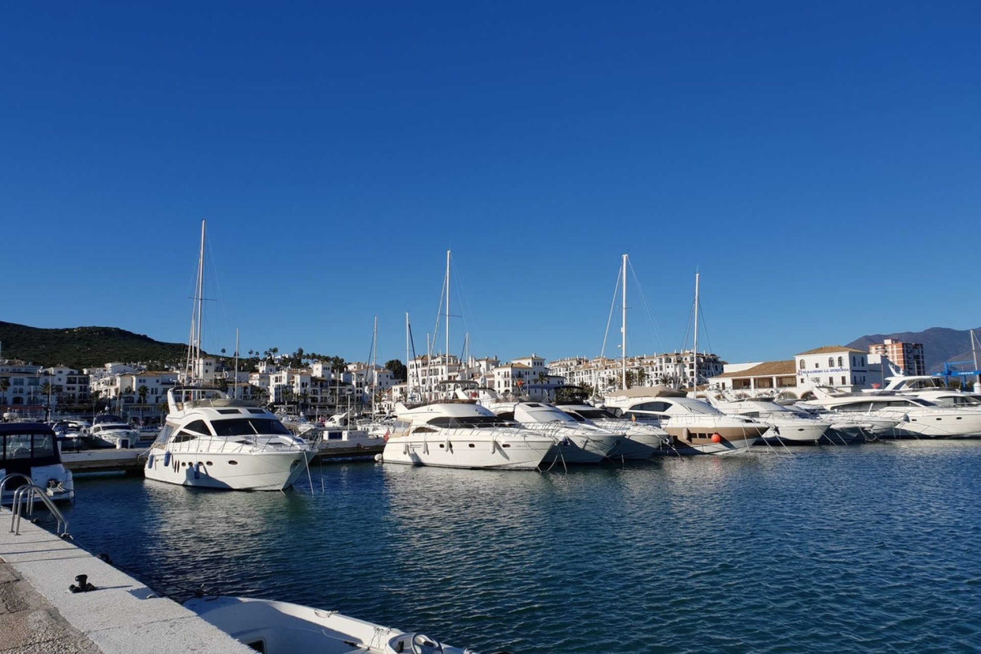 Revente - Apartment -
La Duquesa - Costa del Sol
