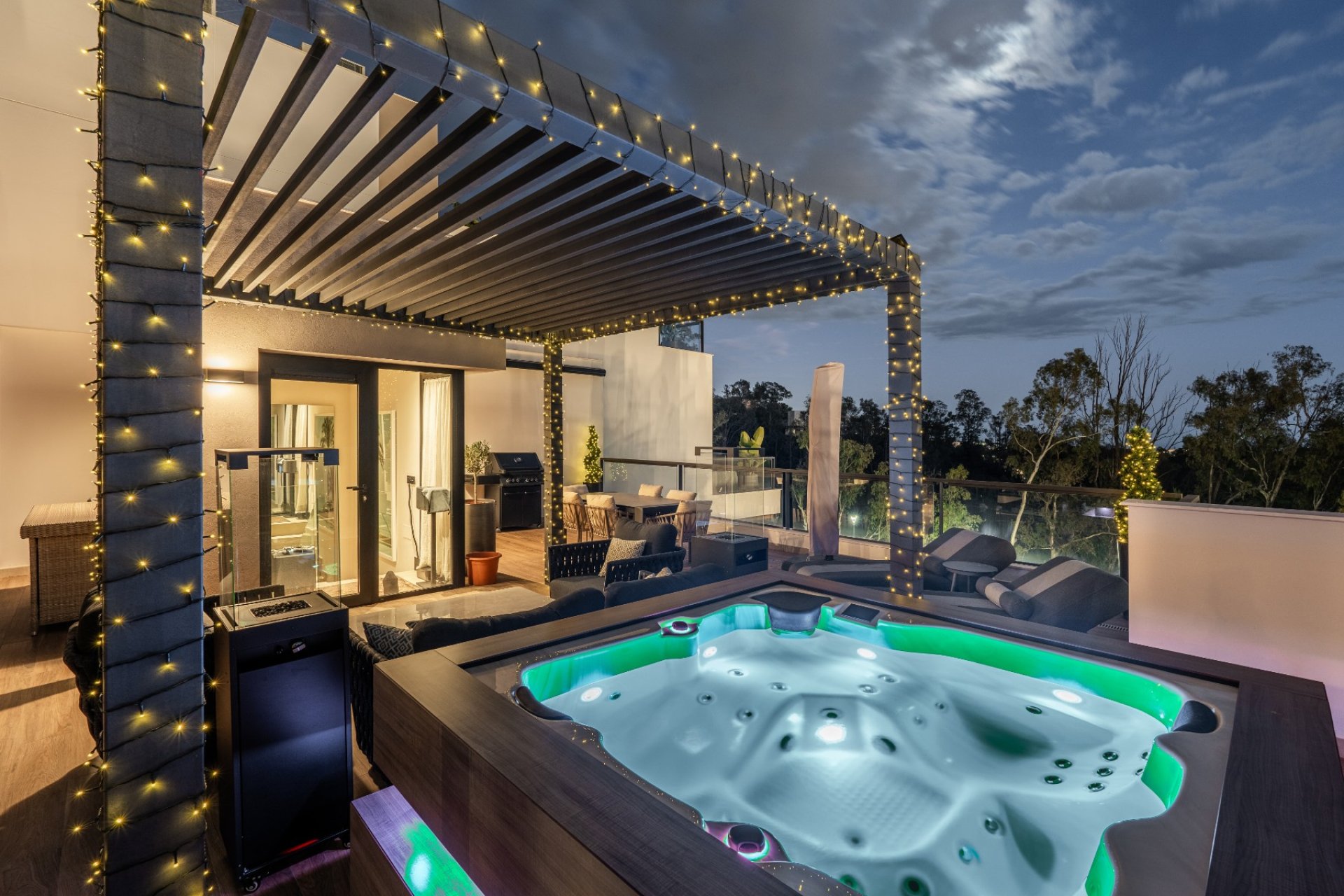 Revente - Apartment -
Marbella - Nueva Andalucía