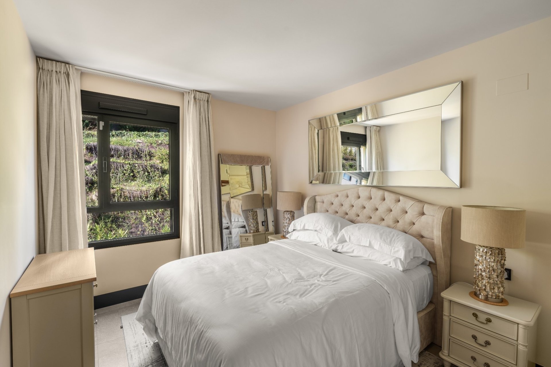 Revente - Apartment -
Marbella - Nueva Andalucía