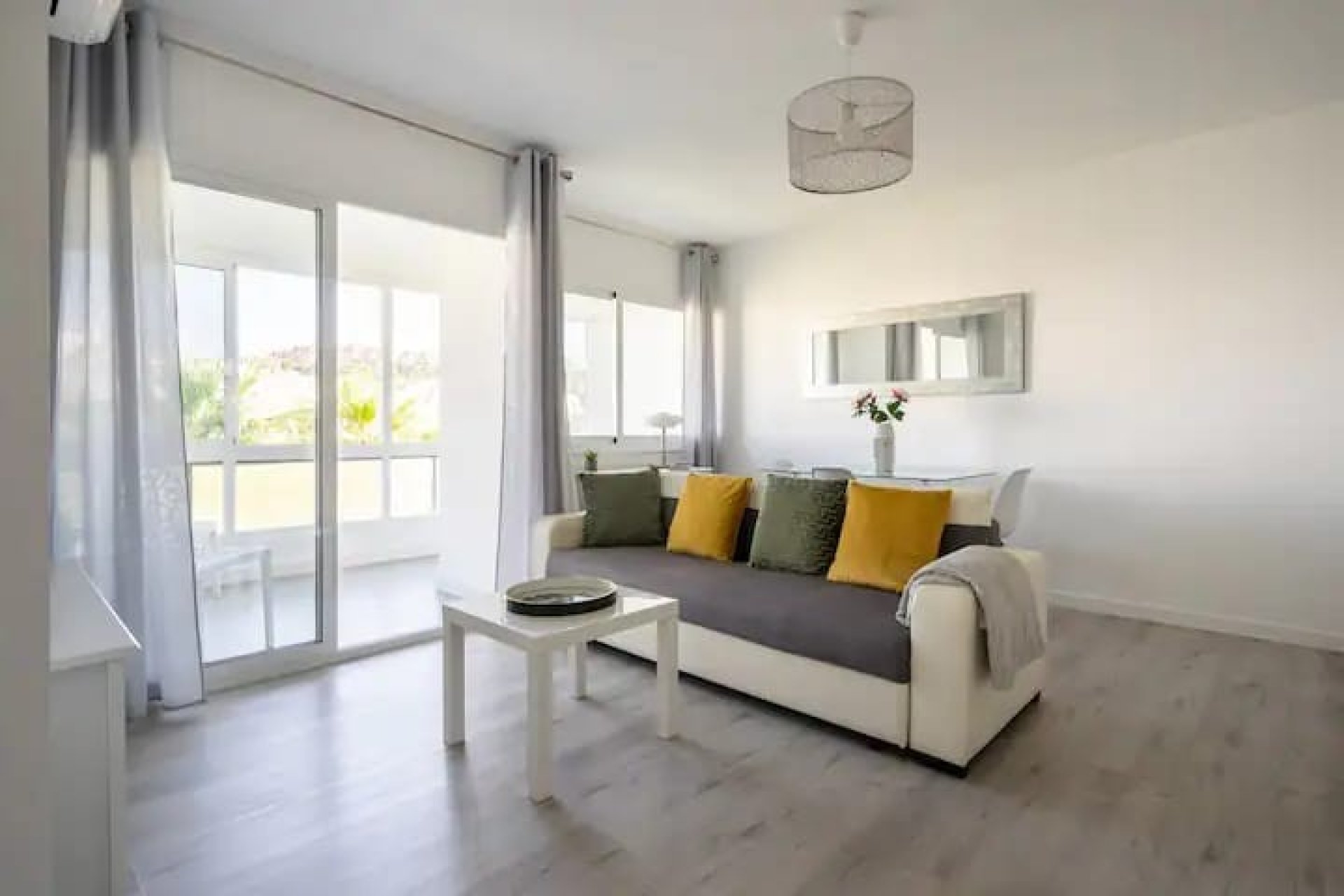 Revente - Apartment -
Marbella - Nueva Andalucía