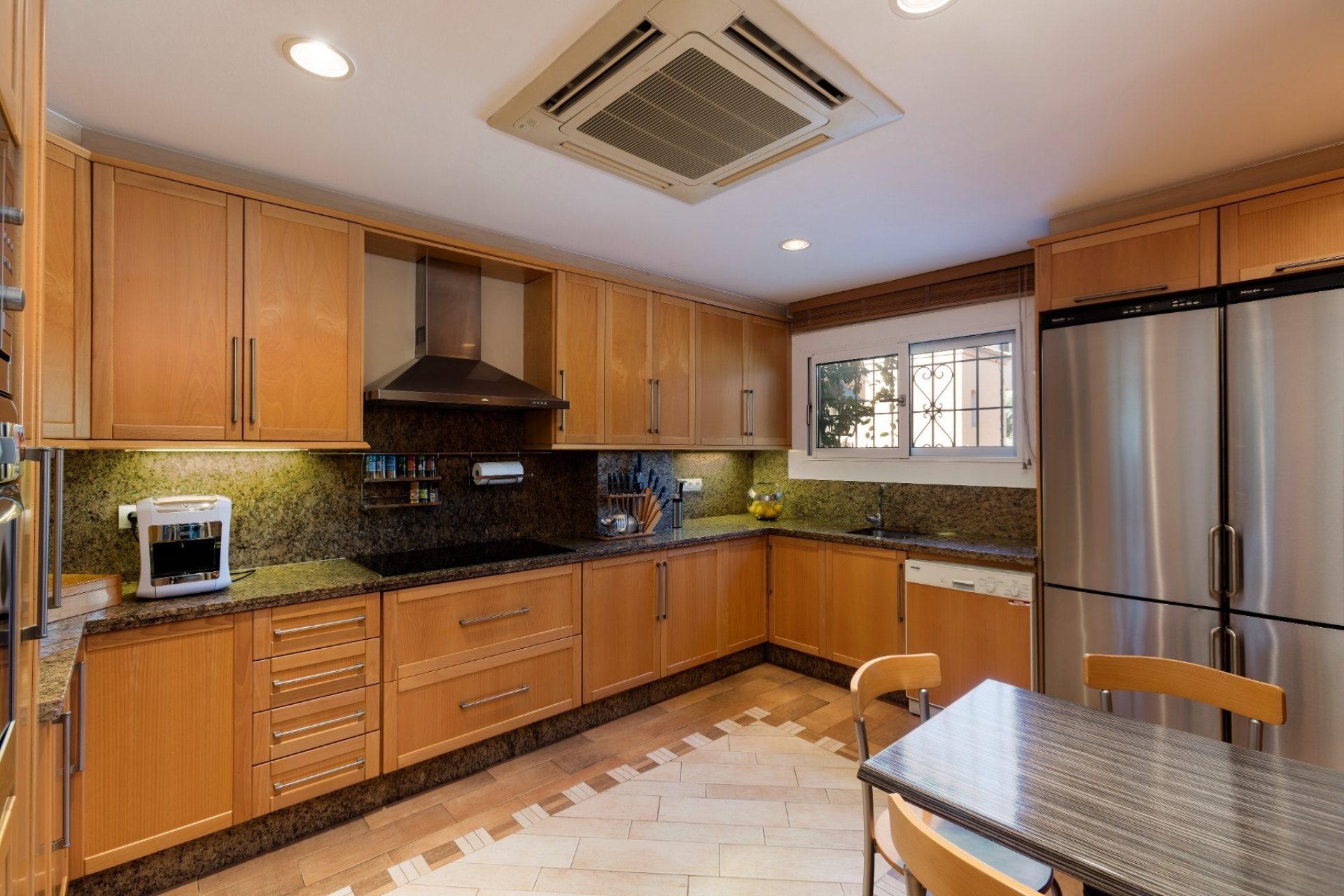 Revente - Apartment -
Marbella - Nueva Andalucía