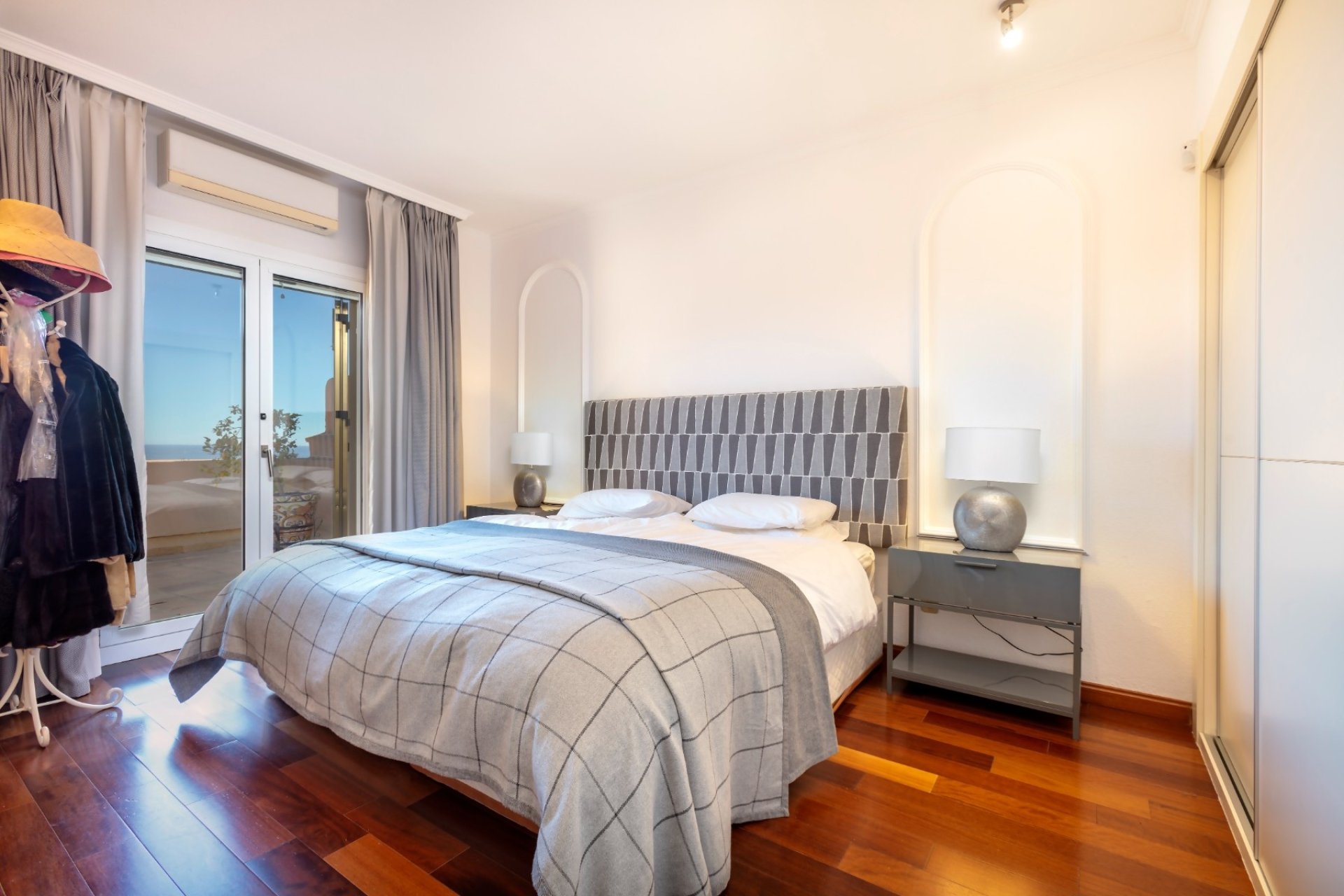 Revente - Apartment -
Marbella - Nueva Andalucía