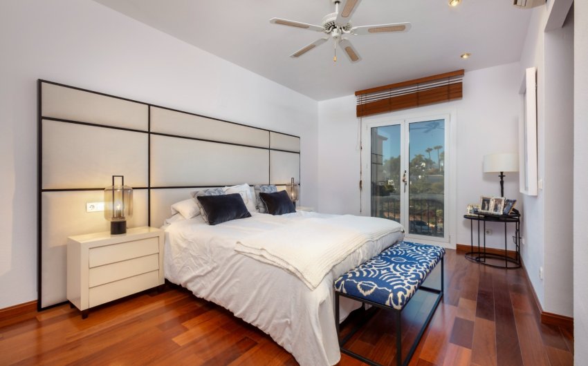 Revente - Apartment -
Marbella - Nueva Andalucía