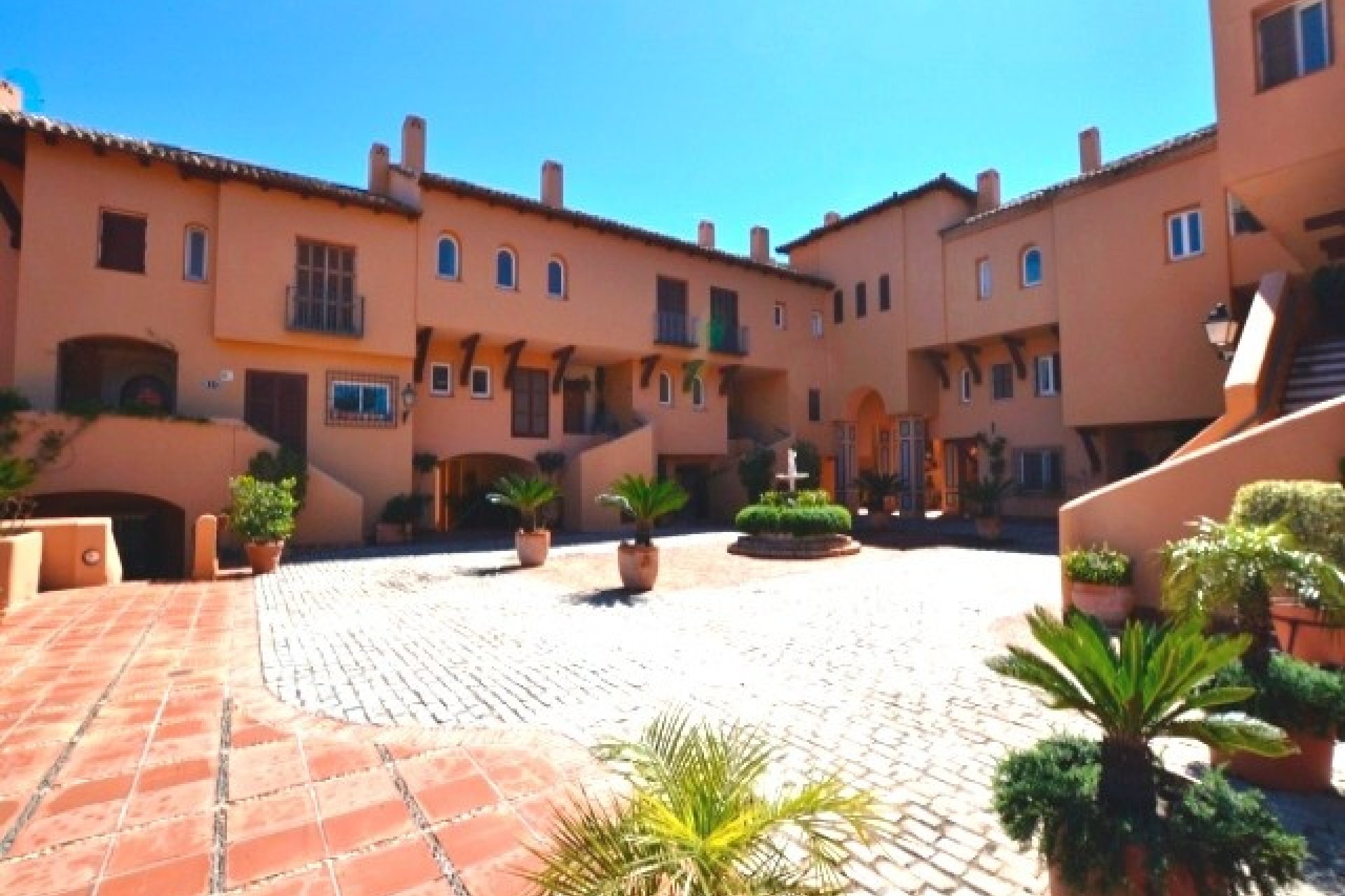 Revente - Apartment -
Marbella - Nueva Andalucía