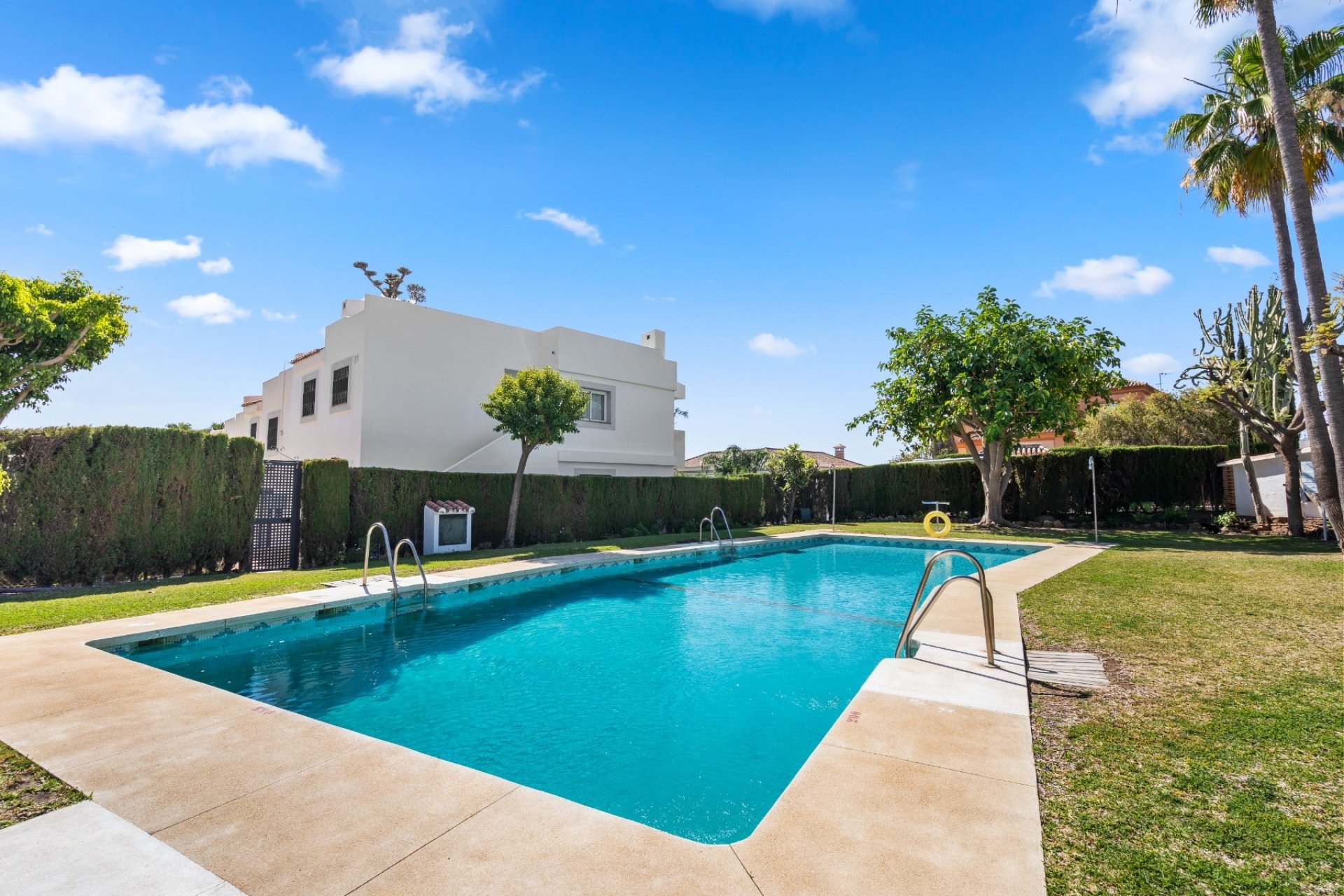 Revente - Apartment -
Marbella - Nueva Andalucía