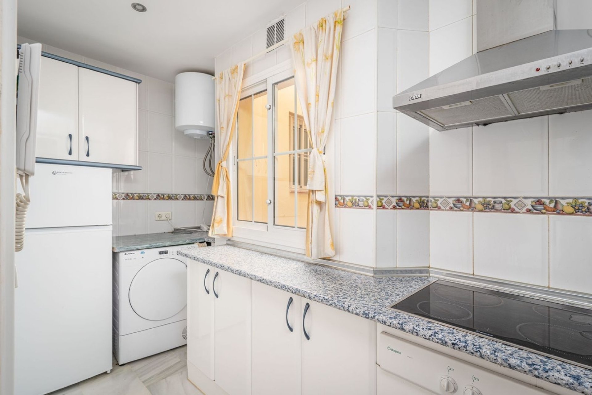 Revente - Apartment -
San Luis de Sabinillas - Costa del Sol