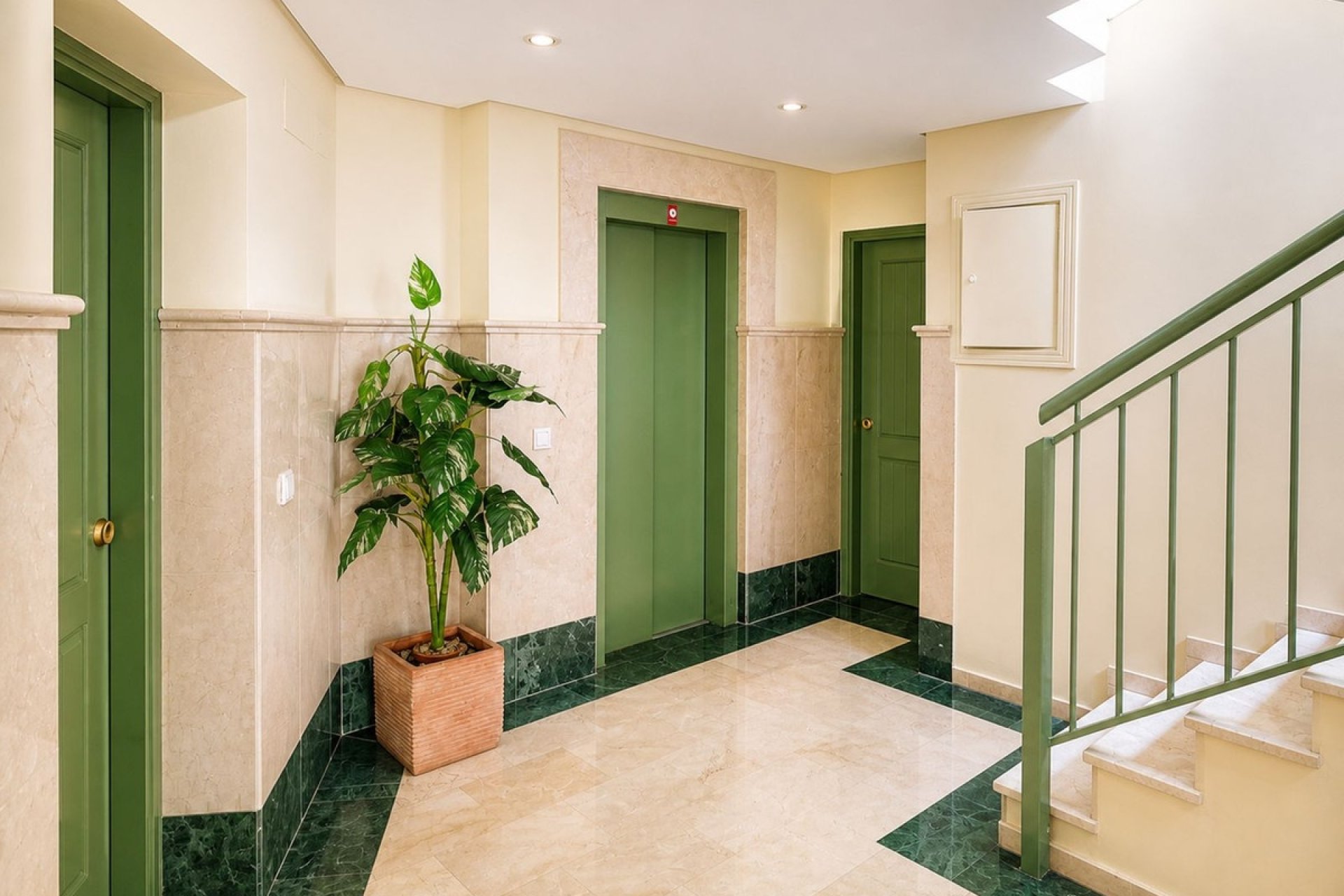 Revente - Apartment -
San Pedro De Alcantara - Costa del Sol