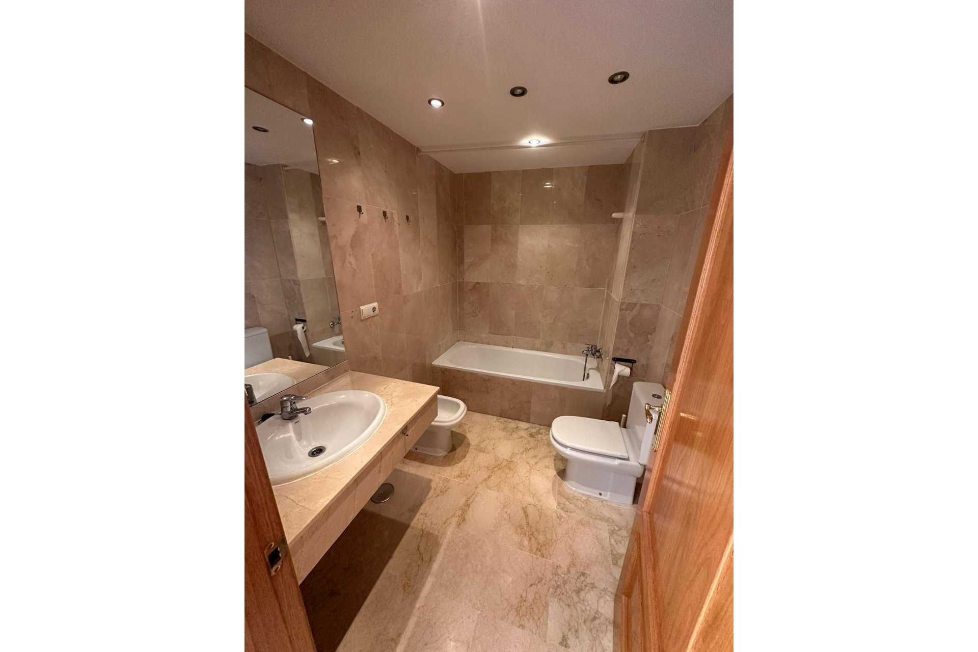 Revente - Apartment -
Selwo - Inland