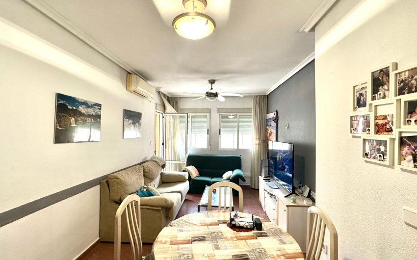 Revente - Apartment -
Torrevieja - Center