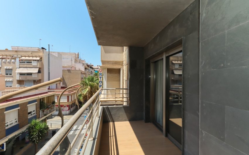 Revente - Apartment -
Torrevieja - Center