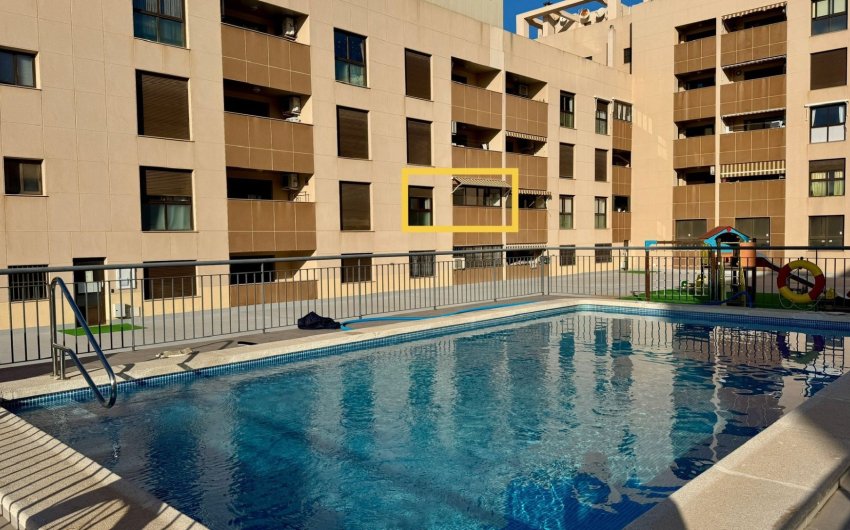 Revente - Apartment -
Torrevieja - Center