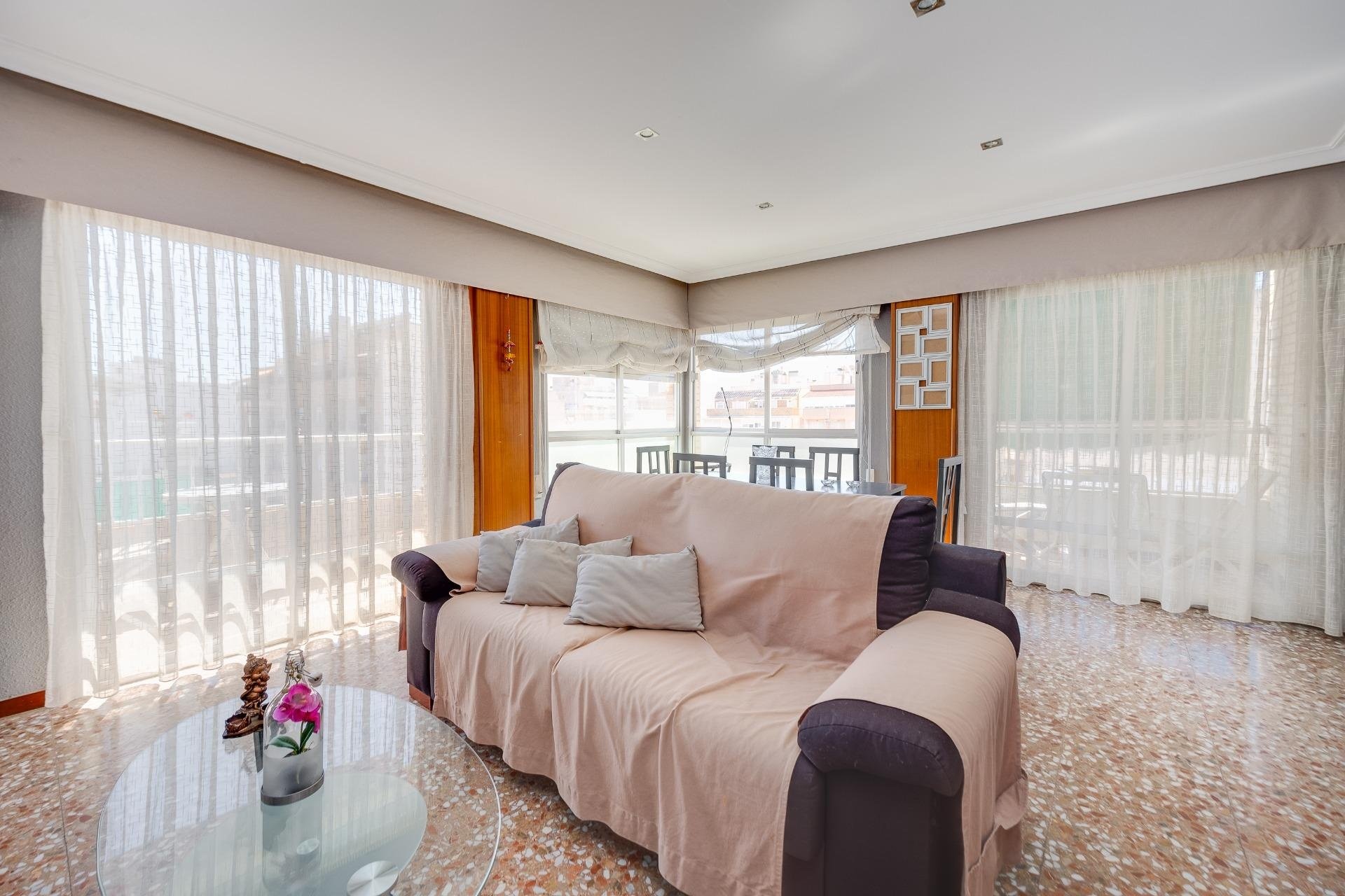 Revente - Apartment -
Torrevieja - Centro
