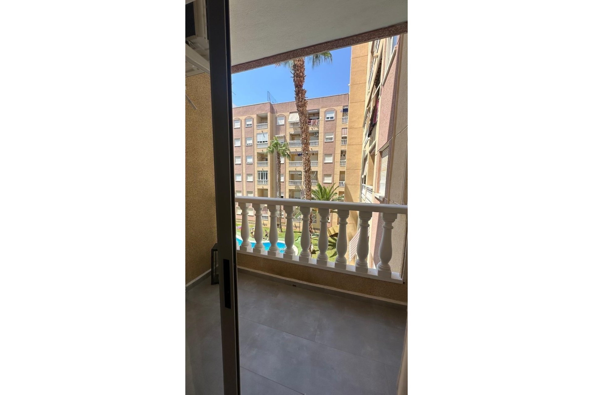 Revente - Apartment -
Torrevieja - Centro