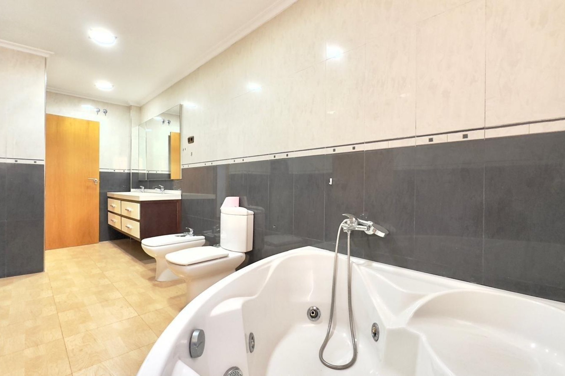 Revente - Apartment -
Torrevieja - Centro
