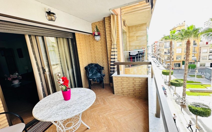 Revente - Apartment -
Torrevieja - Centro