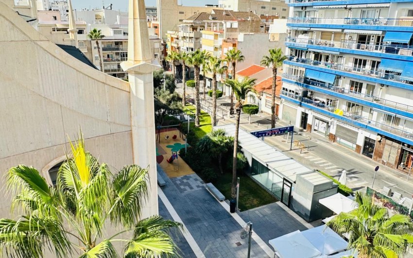 Revente - Apartment -
Torrevieja - Centro