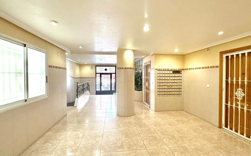 Revente - Apartment -
Torrevieja - Centro