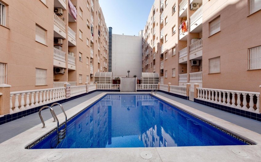 Revente - Apartment -
Torrevieja - Centro