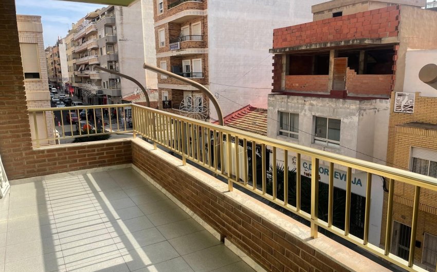 Revente - Apartment -
Torrevieja - Centro