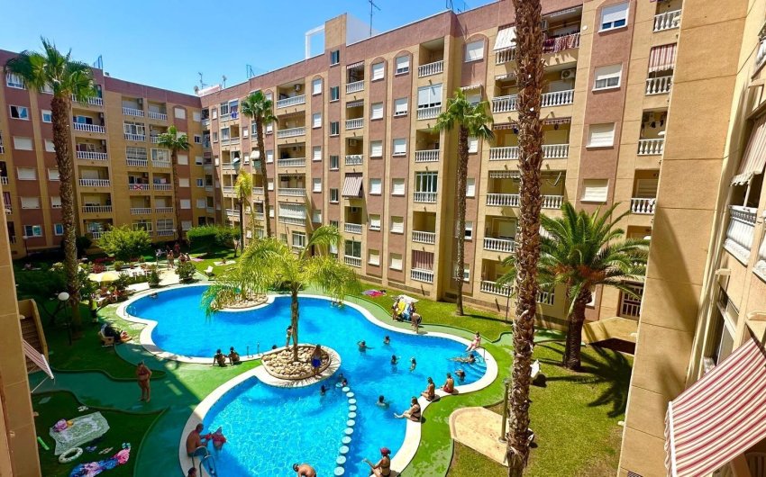 Revente - Apartment -
Torrevieja - Centro
