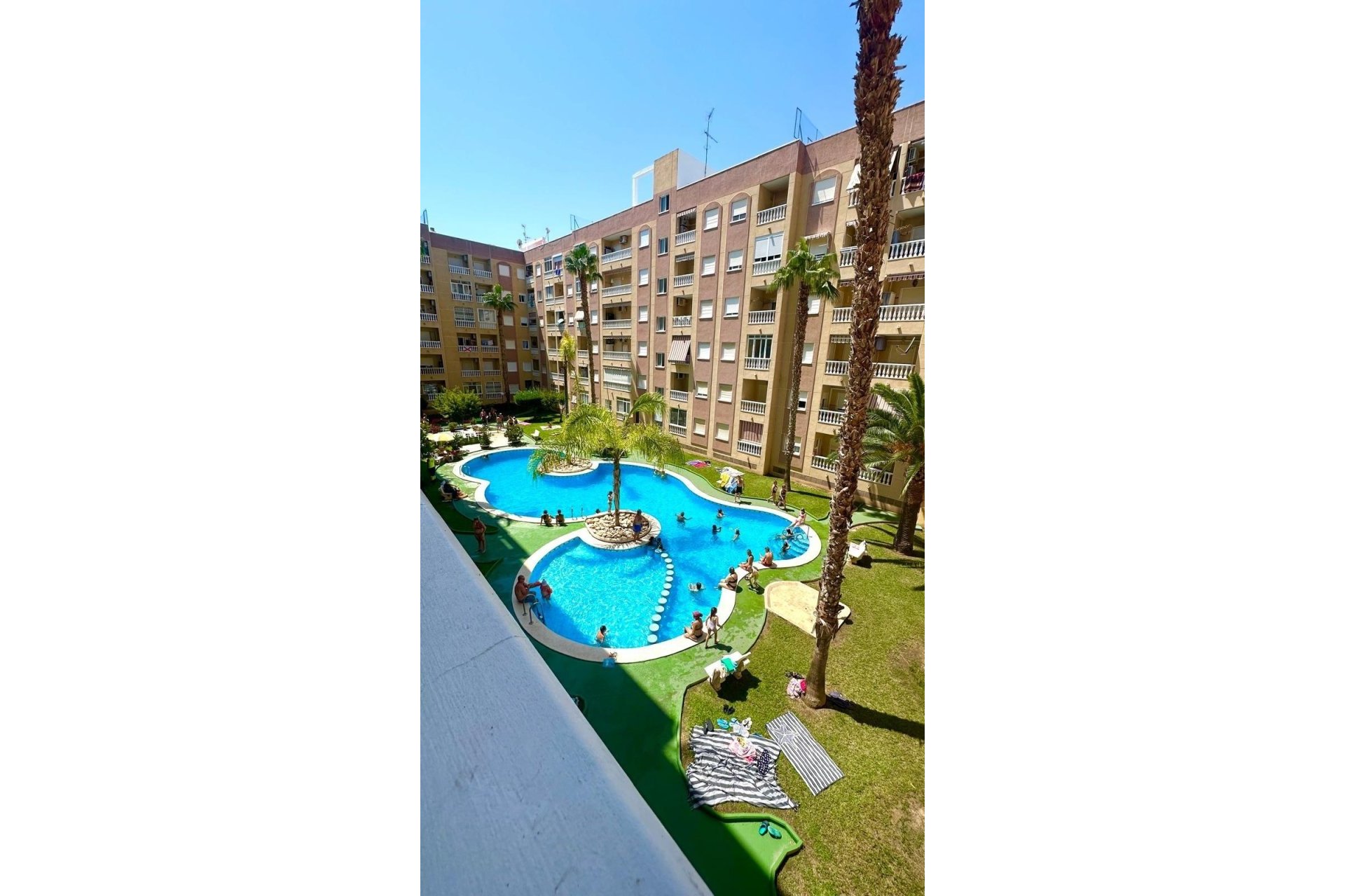 Revente - Apartment -
Torrevieja - Centro
