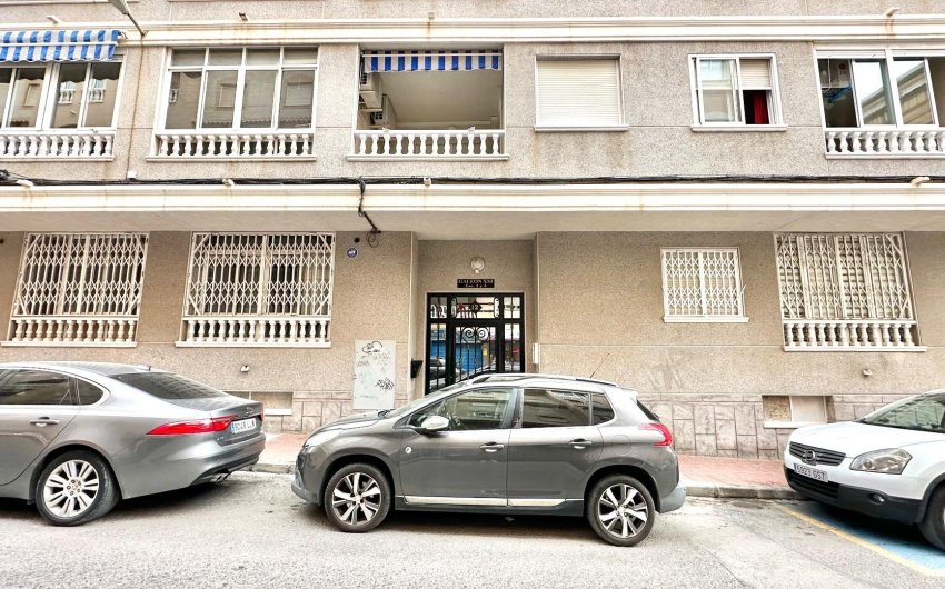 Revente - Apartment -
Torrevieja - Centro