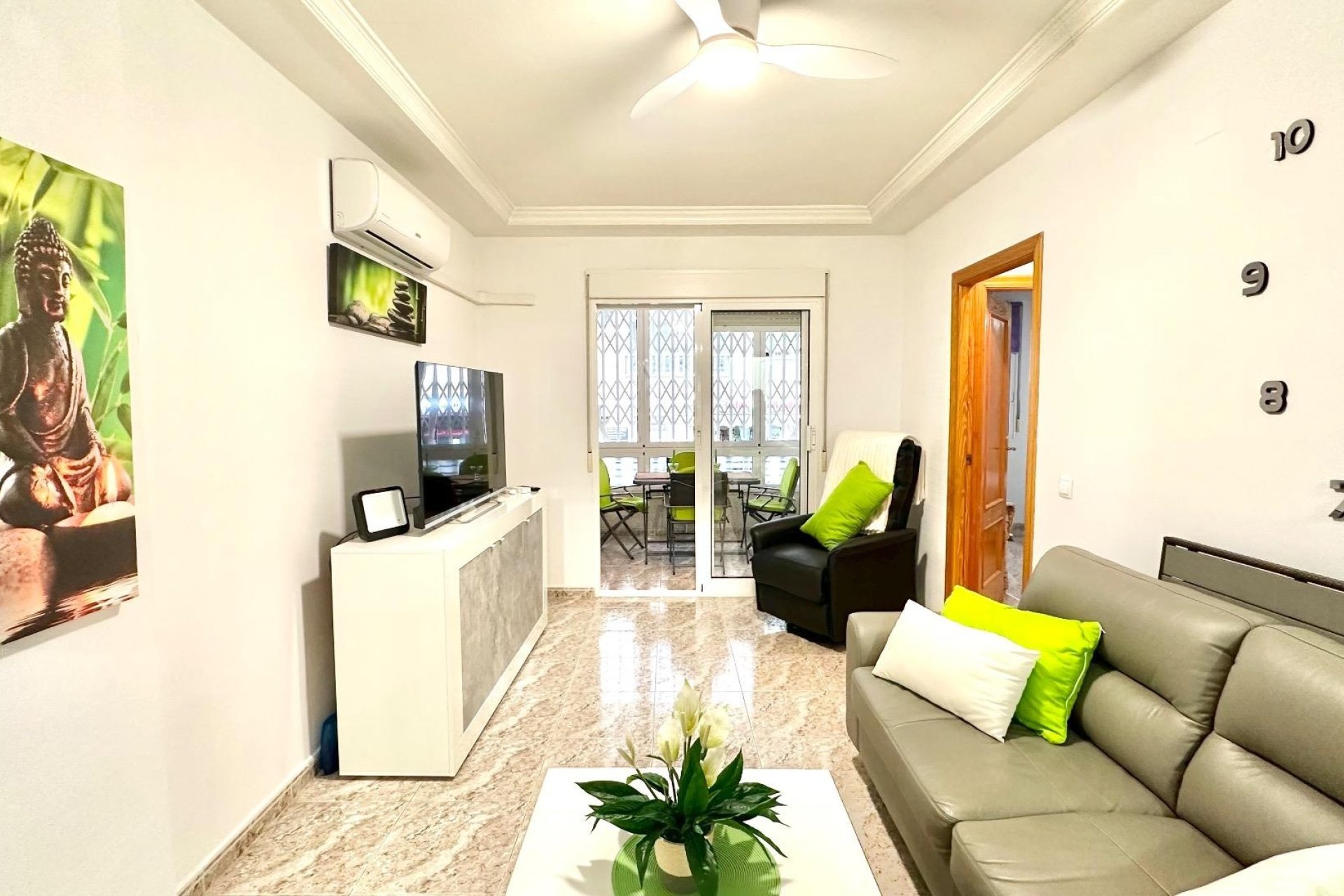 Revente - Apartment -
Torrevieja - Centro