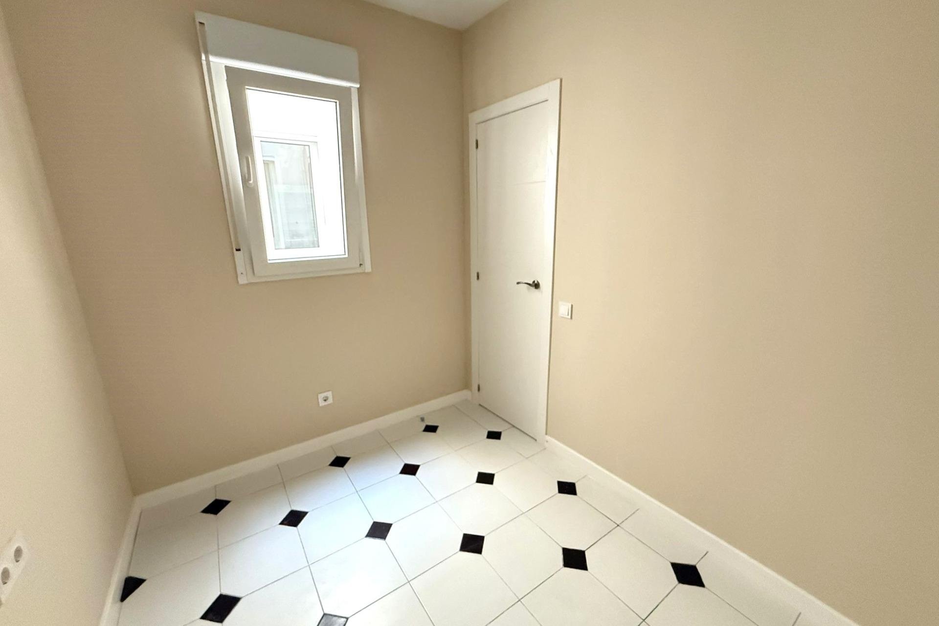 Revente - Apartment -
Torrevieja - Centro