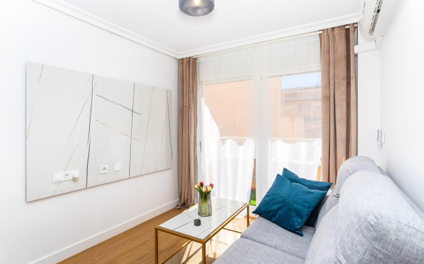 Revente - Apartment -
Torrevieja - Centro