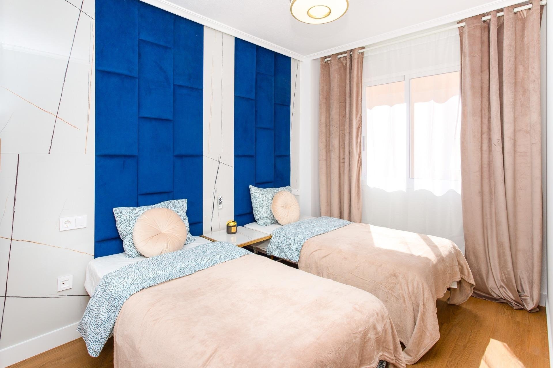 Revente - Apartment -
Torrevieja - Centro