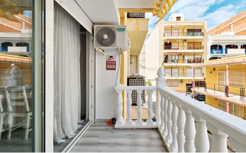 Revente - Apartment -
Torrevieja - Centro