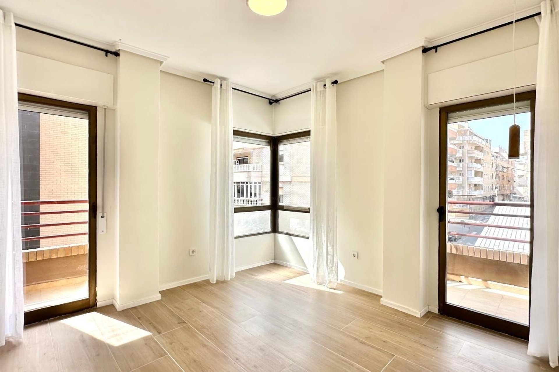 Revente - Apartment -
Torrevieja - Centro
