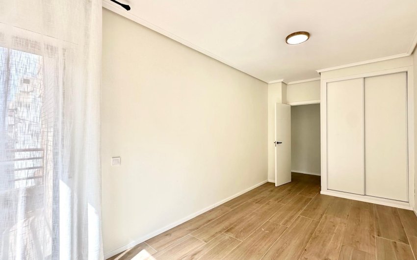 Revente - Apartment -
Torrevieja - Centro