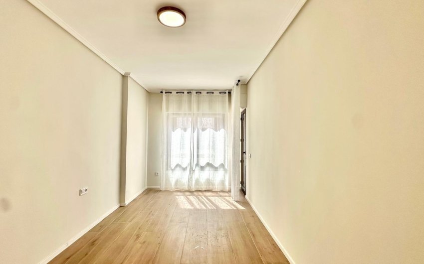 Revente - Apartment -
Torrevieja - Centro