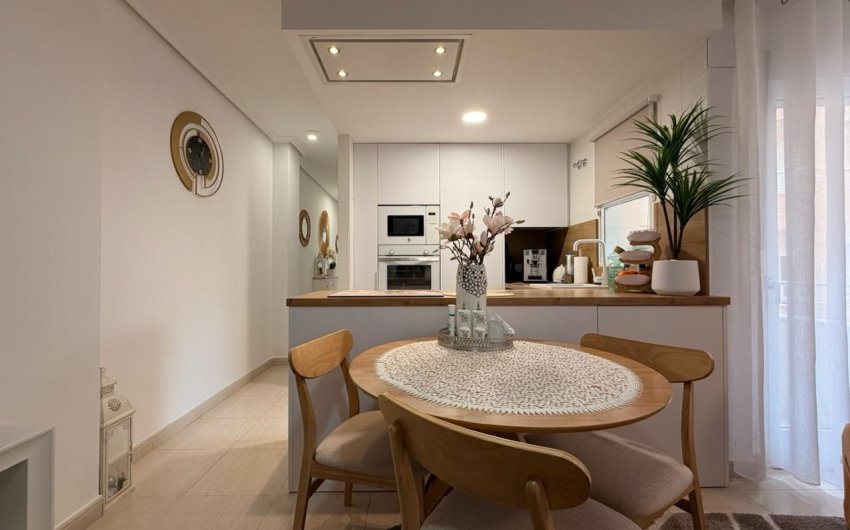 Revente - Apartment -
Torrevieja - Centro