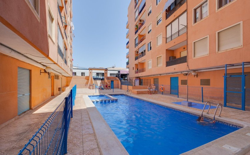 Revente - Apartment -
Torrevieja - Centro