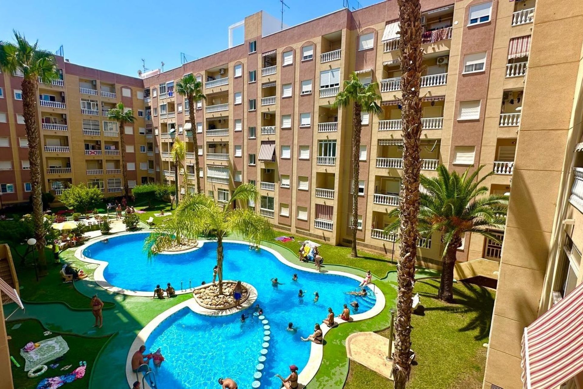 Revente - Apartment -
Torrevieja - Centro
