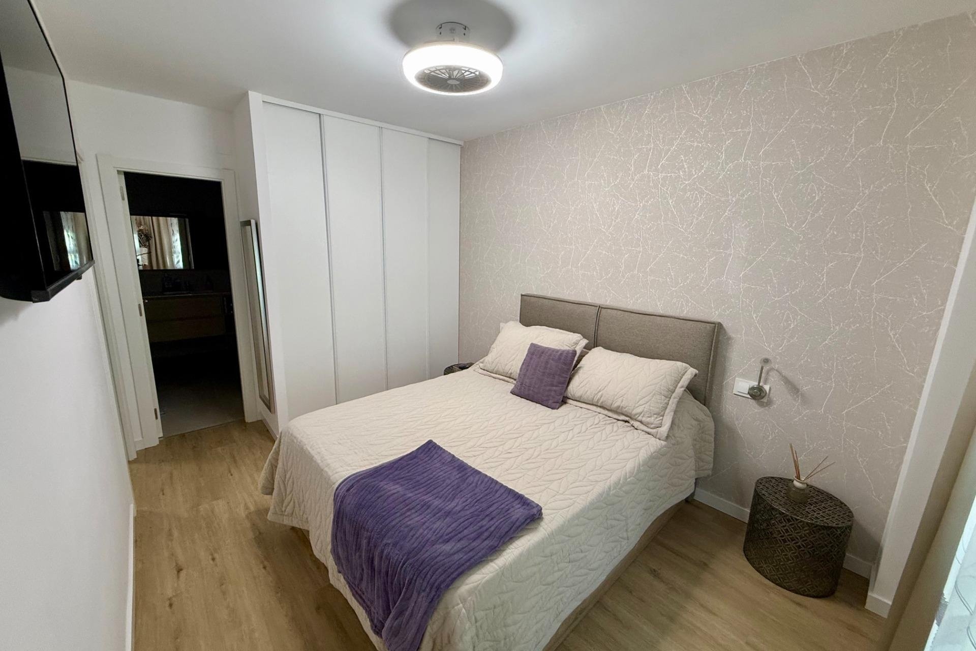 Revente - Apartment -
Torrevieja - Centro
