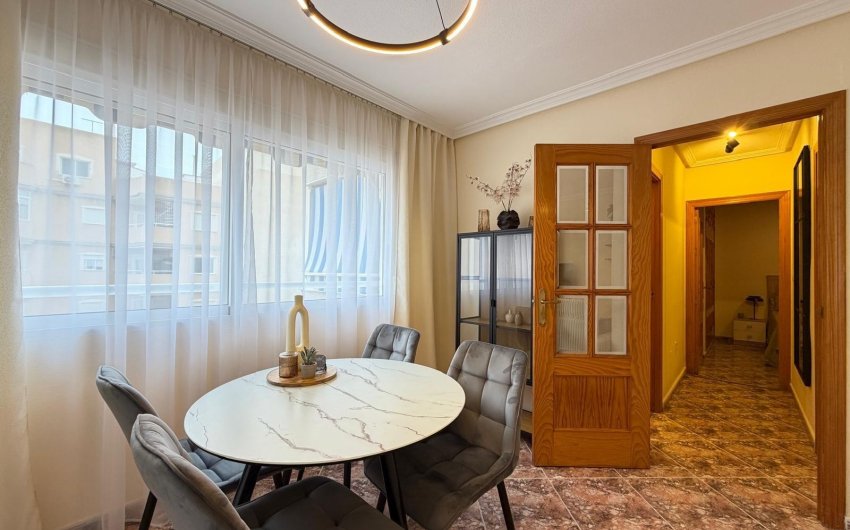 Revente - Apartment -
Torrevieja - Centro