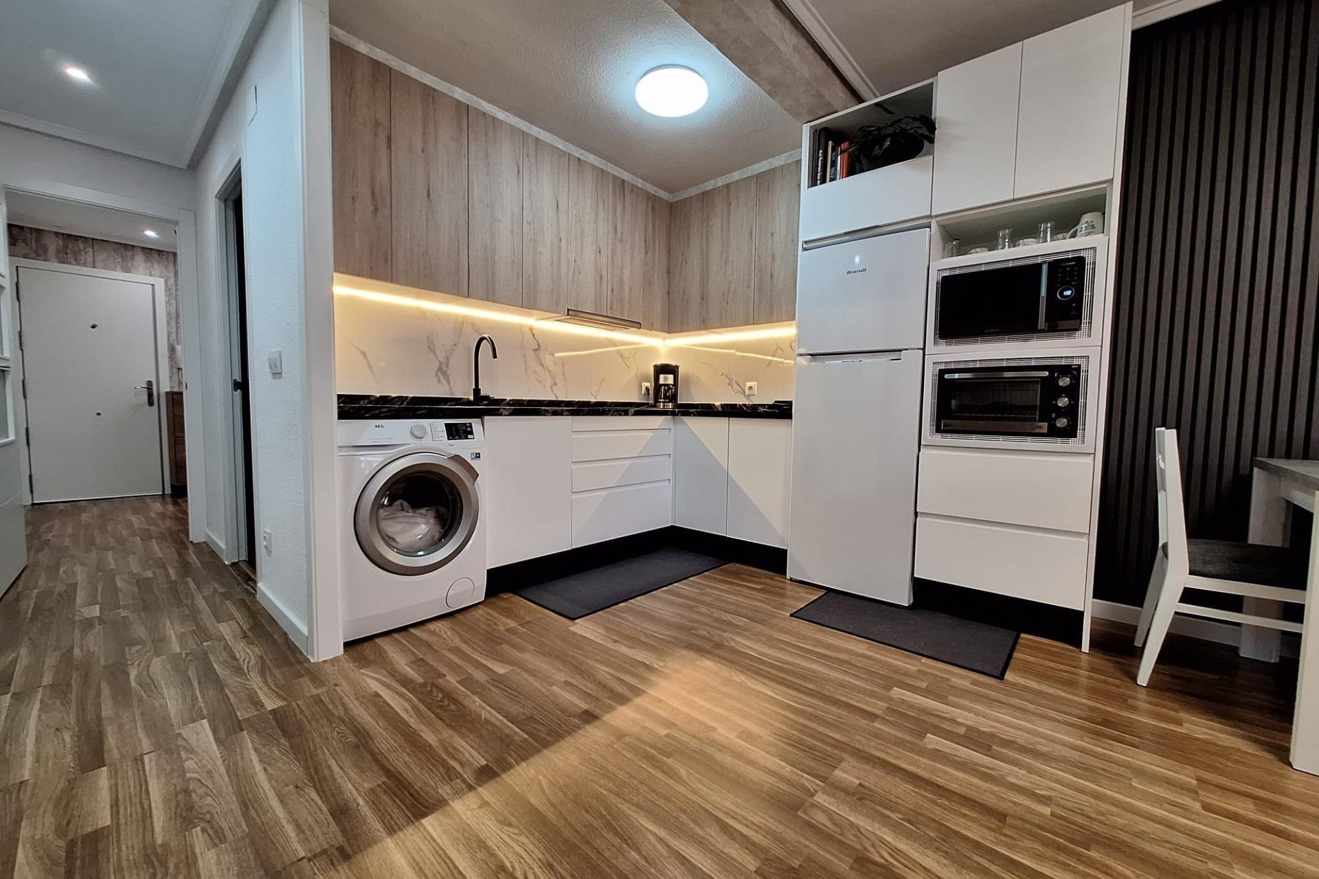 Revente - Apartment -
Torrevieja - Centro